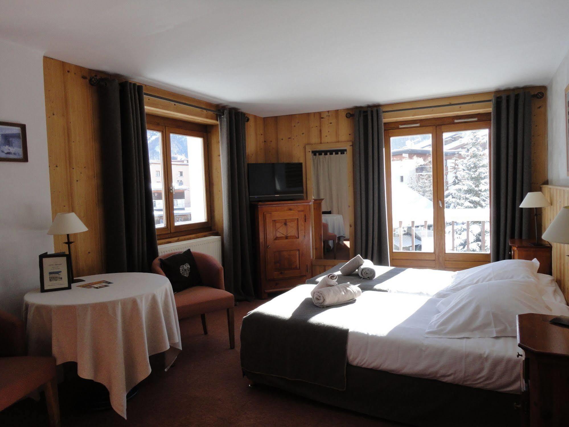 Hotel Bellier วาลดีแซร์ ภายนอก รูปภาพ